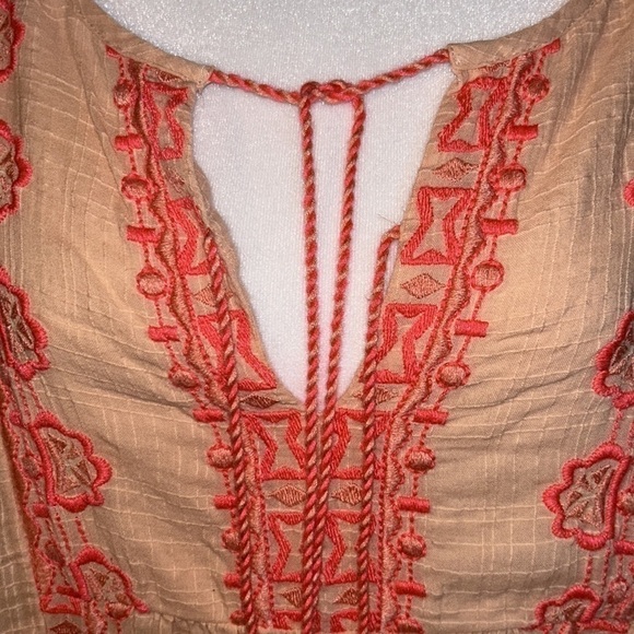 Vineyard Vines Boho Peach Embroidered Top Size Medium - Picture 2 of 6